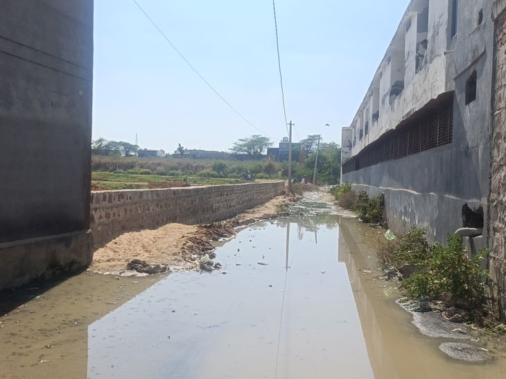 Raniwara Colony Drainage Woes | Locals Demand Construction