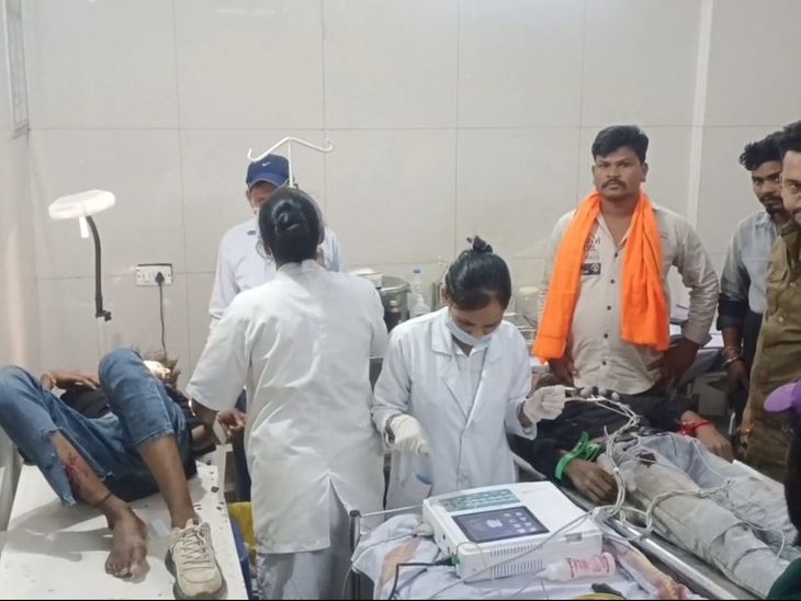 थांदला-तलावली मार्ग पर कार-बाइक भिड़ंत, दो युवक गंभीर:  जिला अस्पताल रेफर; पुलिस ने कार सवारों को हिरासत में लिया – Jhabua News