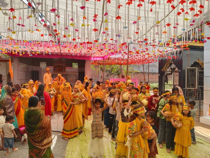 Karhal Kalash Yatra Inaugurates Bhagwat Katha; 51 Kanyas Participate
