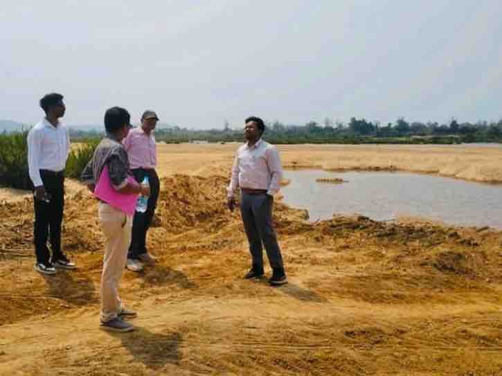 इन्द्रावती नदी में अवैध रेत उत्खनन पर एक्शन:  बीजापुर के भोपालपटनम में 300 घनमीटर रेत जब्त, सरपंच और सचिव के हवाले रेत – Bijapur News