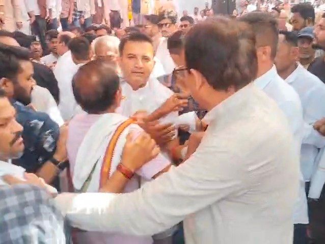 कांग्रेस कार्यकर्ताओं में मारपीट मामला हाई लेवल पर जाएगा:  नकुलनाथ के कार्यक्रम का विवाद थाने पहुंचा, शिकायत दर्ज कराई – Narsinghpur News