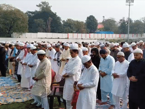 झारखंड में ईद की रौनक; मस्जिदों में अदा हुई नमाज:  लोगों ने गले मिलकर एक-दूसरे को दी बधाई, बाजारों में देर रात तक रही भीड़ – Ranchi News