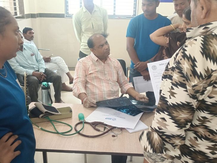 11 करोड़ के अस्पताल में टेबल लगाकर इलाज:  धार के सरदारपुर अस्पताल में सीनियर सर्जन को नहीं मिला चैंबर, कई कमरे खाली पड़े – Dhar News