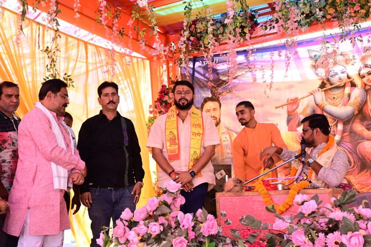 Organizing Shrimad Bhagwat Katha discourse in Ward-16