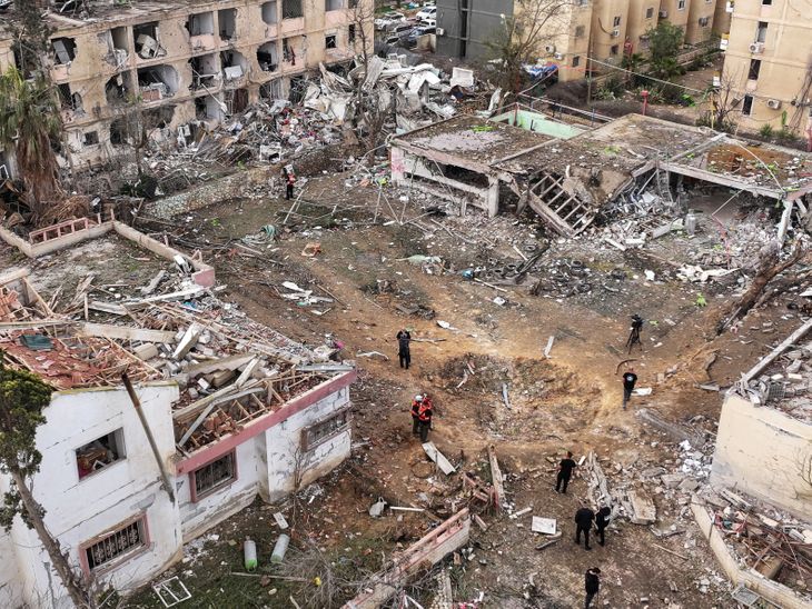 ইসরায়েলের উপর ইরানের ব্যালিস্টিক ক্ষেপণাস্ত্র পড়ে আলোড়িত: ইসরায়েলের ক্ষেপণাস্ত্র প্রতিরক্ষা ব্যবস্থা লঙ্ঘনের তদন্ত শুরু, মার্কিন যুক্তরাষ্ট্রের কাছ থেকে আরও গোলাবারুদ দাবি