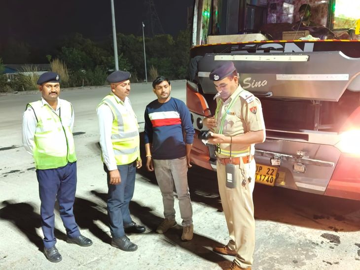 पंचकूला में बिना परमिट दौड़ रही निजी बस पकड़ी:  43,500 का काटा चालान, सूरजपुर ट्रैफिक पुलिस की कार्रवाई – Kalka News