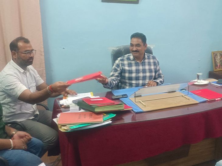 SDM Ramsingh Rajawat Inspects Municipality, Directs Timely Work