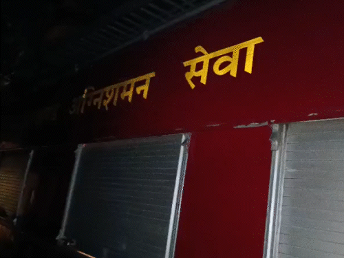 पूजा के दौरान कपूर की लौ से भड़की आग:  धू-धू कर जला धनबाद के वीर कुंवर सिंह कॉलोनी का घर, बड़ा हादसा टला – Dhanbad News