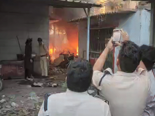 भोपाल के हनुमानगंज थाने में जब्त वाहनों में आग लगी:  दमकल कर्मियों ने आधे घंटे में पाया काबू, 6 वाहन खाक – Bhopal News