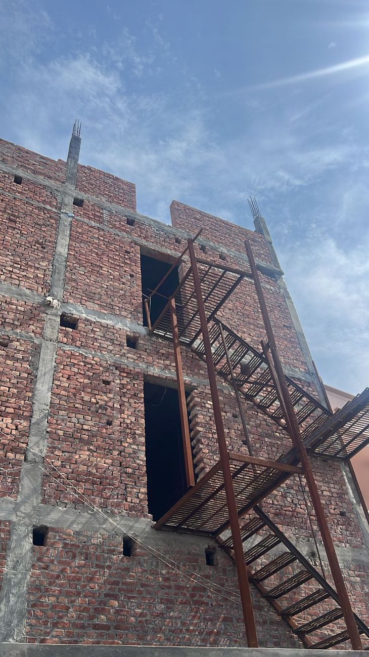 Despite the MTP department issuing a demolition notice, a four-storey ...