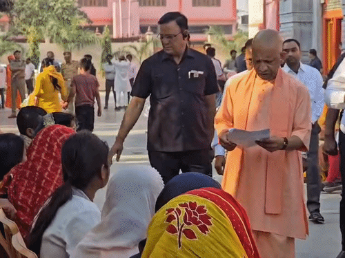 Gorakhpur Public Darshan: CM Yogi Orders Swift Issue Resolution | Officials