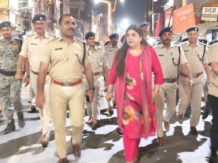 औरंगाबाद में रामनवमी को लेकर फ्लैग मार्च:  डीएम-एसपी भी हुए शामिल, लोगों से शांतिपूर्ण वातावरण में त्योहार मनाने की अपील – Aurangabad (Bihar) News