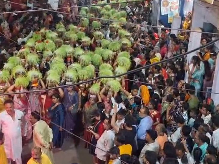 Katni Navami Javara Visarjan Juloos: Bhakts With Pierced Cheeks ...