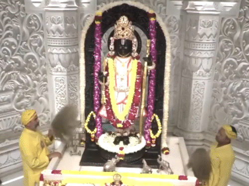 रामलला का सूर्य तिलक आज, सुबह की आरती हुई:भगवान को पीतांबर पहनाया गया, अयोध्या के 10 हजार मंदिरों में उत्सव