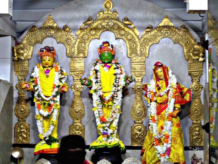 ओडिशा में दाढ़ी-मूंछ वाले राम:रघुनाथ जीऊ मंदिर में माता सीता का मुंह टेढ़ा, क्योंकि वे श्रीराम के चरणों को देख रहीं