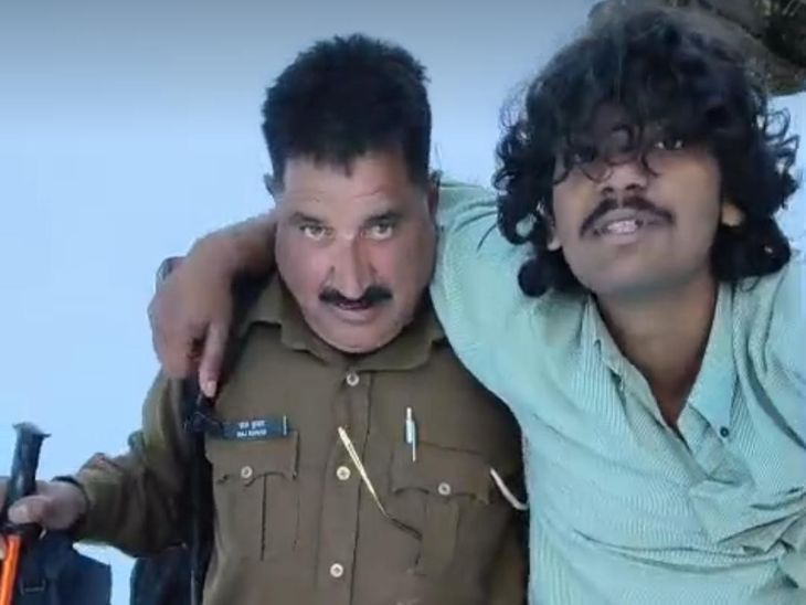 हिमाचल में बर्फ में फंसा केरल का ट्रैकर:अकेले व्यासकुंड पहुंचा, मनाली पुलिस ने रेस्क्यू किया, पीठ पर उठाकर अस्पताल पहुंचाया