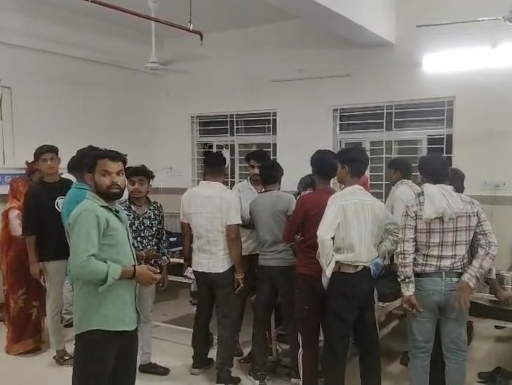 छतरपुर में सड़क हादसा: पति की मौत, पत्नी घायल:  बंधा तिगड्डा के पास कार ने बाइक सवार व राहगीरों को कुचला, 4 अन्य घायल – Chhatarpur (MP) News