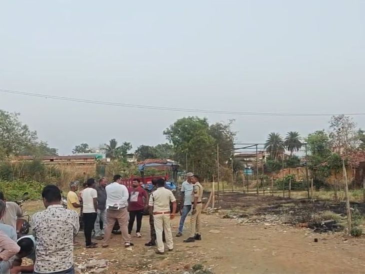 फरार आरोपी की जमीन पर शराब दुकान का निर्माण:  बालाघाट में पार्षद-रहवासियों की आपत्ति पर प्रशासन ने टीन शेड हटाया – Balaghat (Madhya Pradesh) News