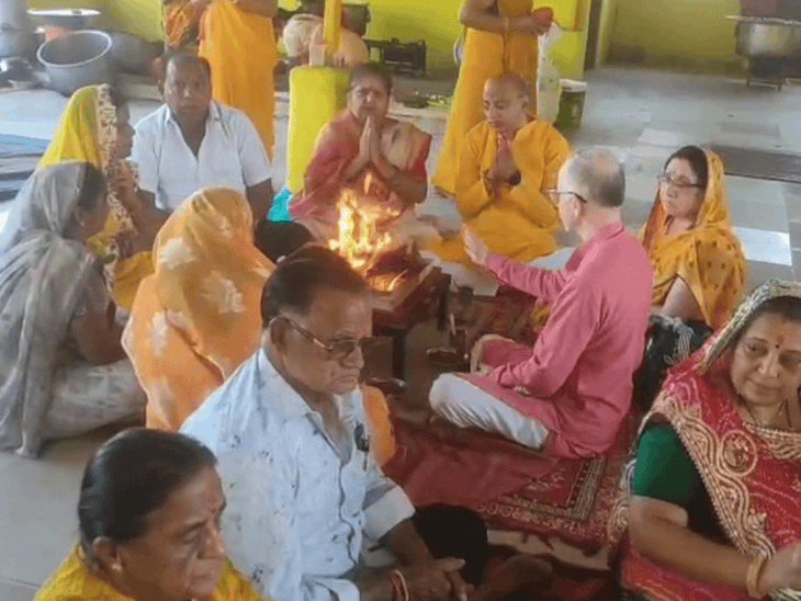 धार के गायत्री शक्तिपीठ में नौ दिवसीय नवरात्रि उत्सव:  पंचकुंडीय यज्ञ, पूर्णाहुति और कन्या पूजन के साथ बड़ी संख्या में श्रद्धालुओं ने आहुति दी – Dhar News