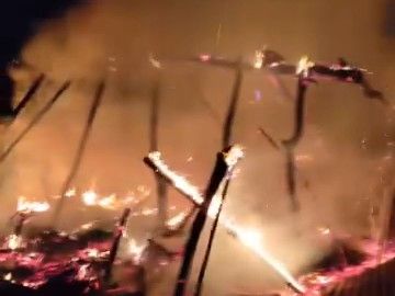 विदिशा में टपरे में आग लगी, 4 गायें झुलसीं:  ग्रामीणों ने 5 गायों को सुरक्षित बचाया, रात 2 बजे अचानक भड़की – Vidisha News