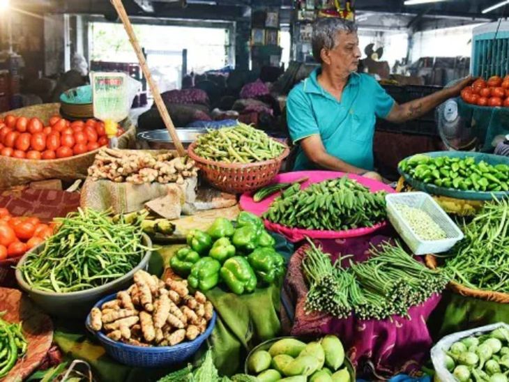वित्त मंत्रालय ने माना इकोनॉमी की रफ्तार धीमी:  महंगे तेल-लॉजिस्टिक्स और सप्लाई चेन बिगड़ने का असर; महंगाई बढ़ने के संकेत