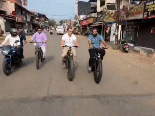 राहुल बोले- केरल में महिला मुख्यमंत्री का बेसब्री से इंतजार:हिमंता ने कहा- असम को आसमान तक ले जाना है, Gen-Z हमारे साथ