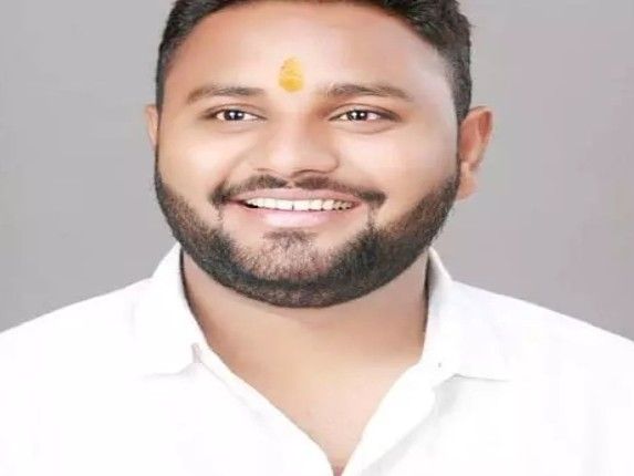 शराब तस्कर दीपक मुदलियार गिरफ्तार:  जुआ-तस्करी का चलाता था सिंडिकेट, कोर्ट में सरेंडर करने से पहले पुलिस ने पकड़ा, न्यायालय के निर्देश पर जेल – Raipur News