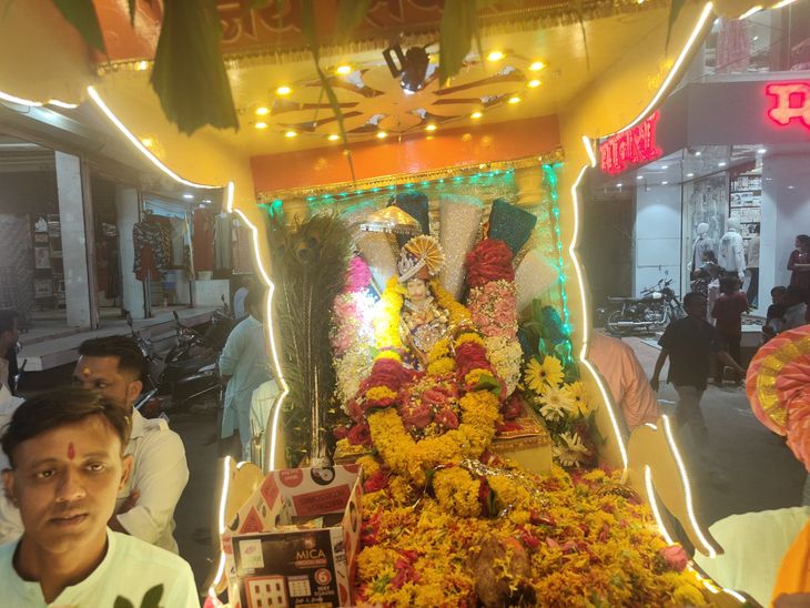 बड़वानी में हनुमान प्रकटोत्सव पर पालकी यात्रा:  शहर में भक्त भजनों पर झूमे, कल कई जगह भंडारे, बजरंगबली का पूजन – Barwani News