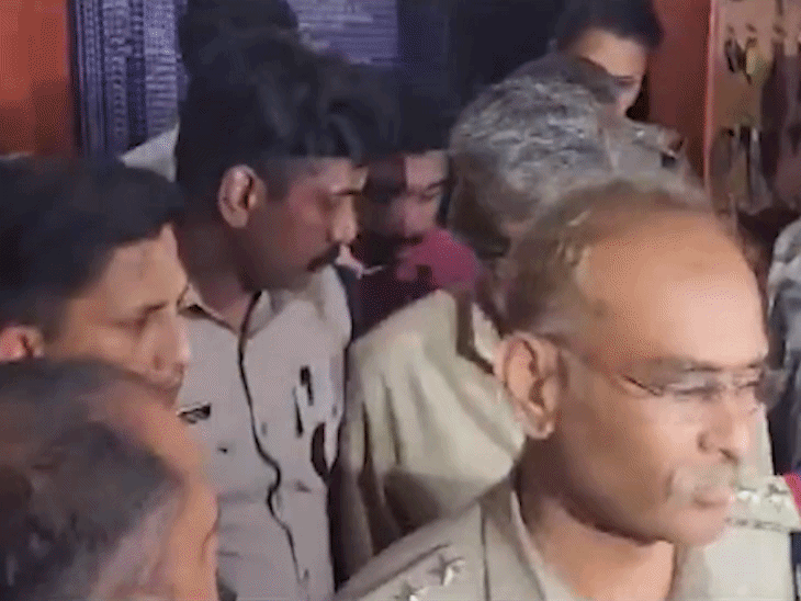 দক্ষিণী পরিচালক রঞ্জিত গ্রেফতার: শুটিং চলাকালীন ভ্যানিটিতে যৌন হেনস্থার অভিযোগ তুলেছিলেন অভিনেত্রী, ১৪ দিনের বিচার বিভাগীয় হেফাজতে পাঠানো হয়েছে