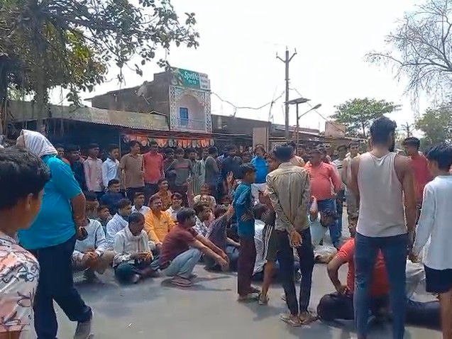 नरसिंहपुर में डंपर घर में घुसा, एक की मौत:  स्टेट हाईवे-22 पर ग्रामीणों ने किया चक्का जाम, पुलिस के आश्वासन पर माने – Narsinghpur News