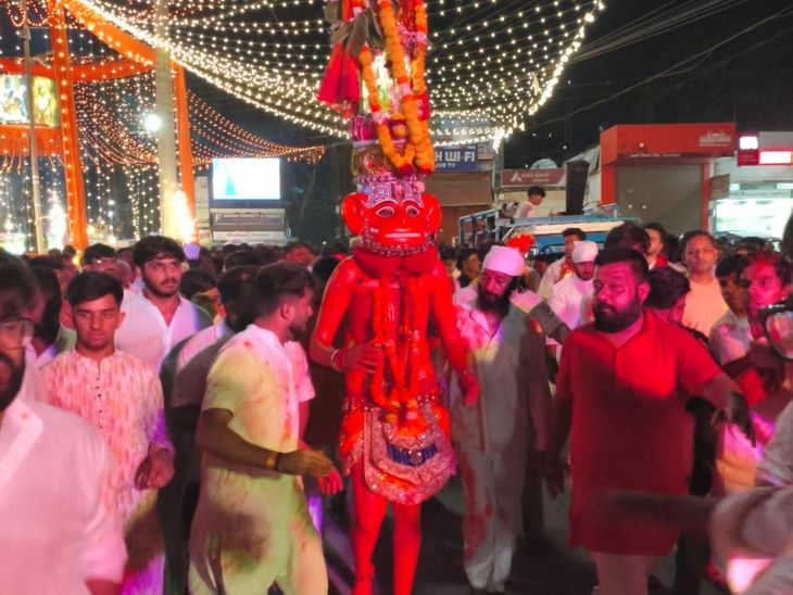 बालाघाट में हनुमान जयंती पर निकली शोभायात्रा:  साधक मोहित सोनी ने 40 किलो वजनी हनुमान स्वरूप धारण किया; 40 दिनों तक तपस्या की – Balaghat (Madhya Pradesh) News