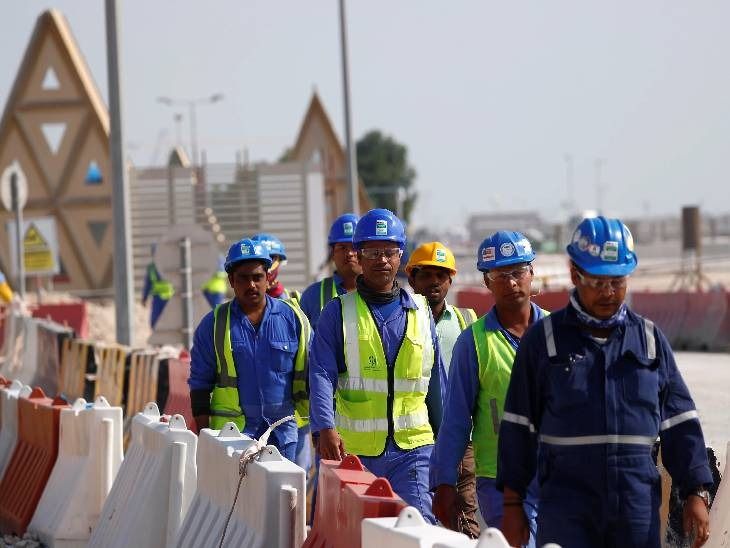 জীবন বিপন্ন কিন্তু 45,000 টাকা বেতন ছেড়ে দেওয়া কঠিন: উপসাগর থেকে রেমিট্যান্স বন্ধ হলে, 2.4 কোটি পরিবারের অর্থনীতি ডুবে যাবে।