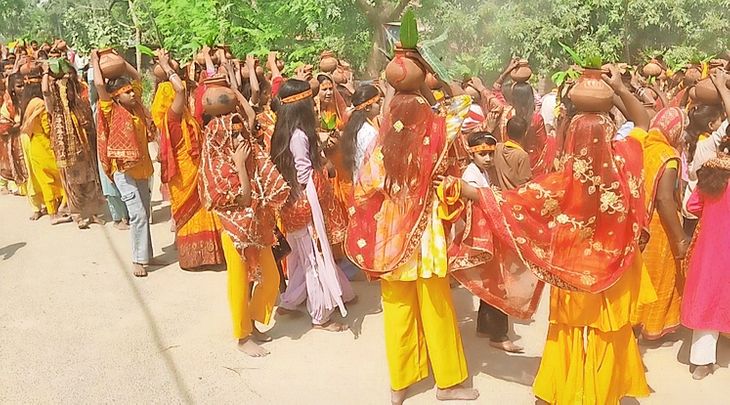 Mohanpur: Shrimad Bhagwat Katha begins in Baghra, crowds gather for the ...