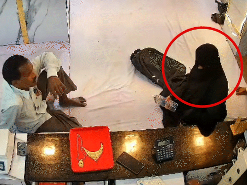 अयोध्या में बुर्का पहनकर लूट करने वाली गिरफ्तार:नकली पिस्टल से की वारदात, बॉयफ्रेंड के साथ बाइक से भागी थी