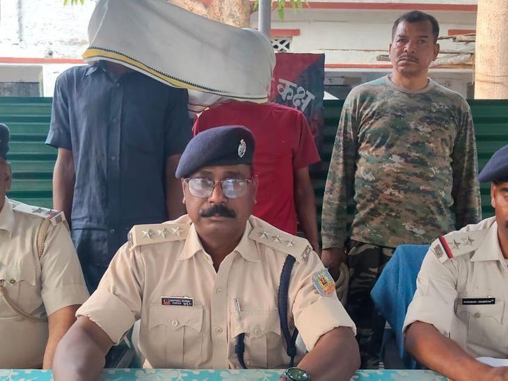 पदमपुर हत्याकांड में दो आरोपी गिरफ्तार:जमीन विवाद में की थी हत्या, फरार आरोपियों की गिरफ्तारी के लिए छापेमारी जारी