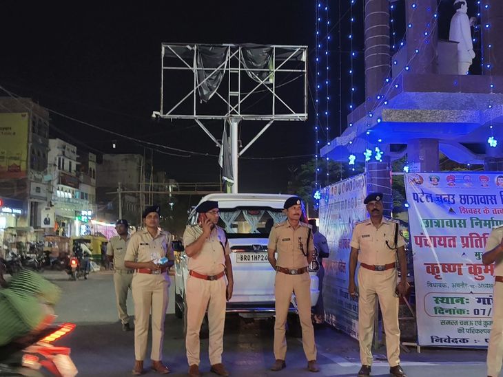 शिवहर में वाहन चेकिंग अभियान,नियम तोड़ने वालों पर कार्रवाई:हेलमेट- सीट बेल्ट औैर ड्राइविंग लाइसेंस की जांच, इंश्योरेंस-दस्तावेज देखे