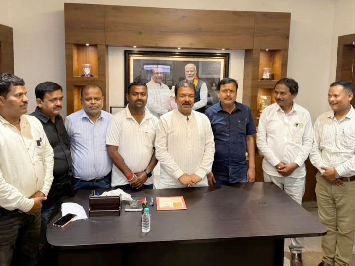 भाजपा नेताओं ने डॉ. दिलीप जायसवाल से मुलाकात किया:अलताबाड़ी-झुनकी मुशहरा को बाढ़ प्रभावित सूची में शामिल करने की मांग