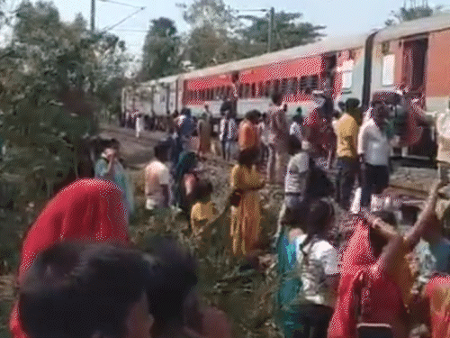 Jamtara Train Smoke | Passenger Panic; Break Binding Cause