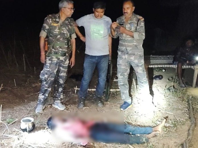 लातेहार में पिता ने बेटे की चाकू मारकर की हत्या:शराब के नशे में हुआ था झगड़ा, बीच-बचाव में ग्रामीण घायल; आरोपी गिरफ्तार