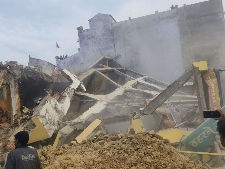 अनूपपुर में 4 मंजिला लॉज गिरी, कई लोग दबे:  बस स्टैंड के पास कई दुकानें भी टूटीं, पुलिस-प्रशासन की टीम कर रही रेस्क्यू – Anuppur News