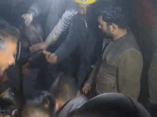 हिमाचल में टेंपो ट्रैवलर दुर्घटनाग्रस्त, 3 पर्यटकों की मौत:  16 को रेस्क्यू किया, बंजार अस्पताल में चल रहा उपचार, 4 की हालत नाजुक – Kullu News