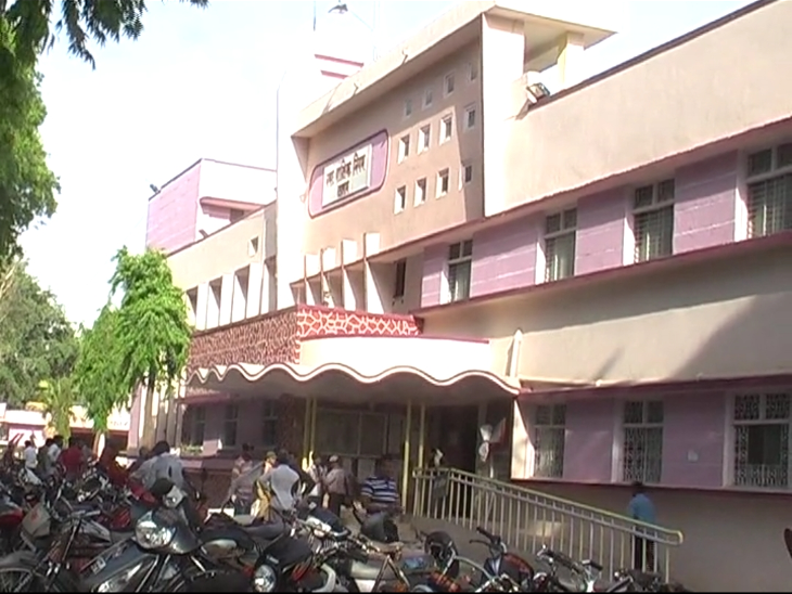 रतलाम में कांग्रेस का प्रदर्शन आज:  कल होना है नगर निगम का सम्मेलन; टैक्स बढ़ोतरी समेत कई प्रस्तावों के पारित होने का विरोध – Ratlam News