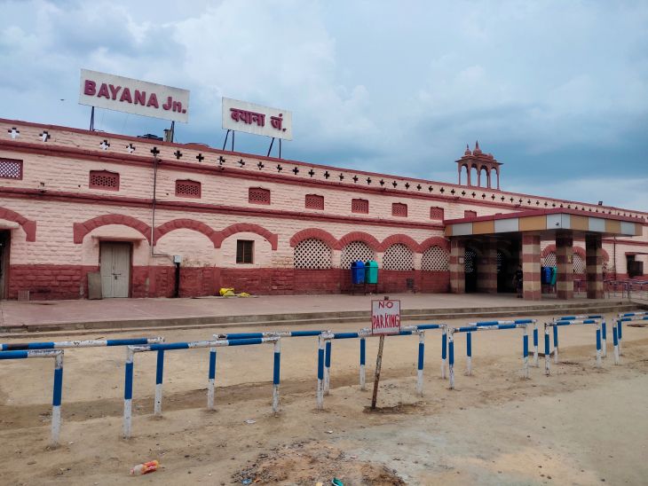 Foot overbridge and ramp for disabled people ready at Bayana station