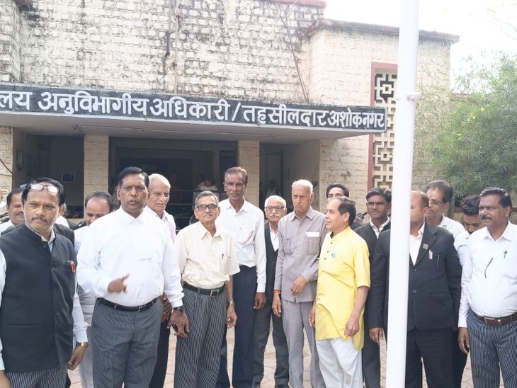 अशोकनगर में नवीन तहसील कार्यालय का विरोध:  उद्घाटन में न बुलाने पर वकीलों ने दी काम न करने की चेतावनी – Ashoknagar News