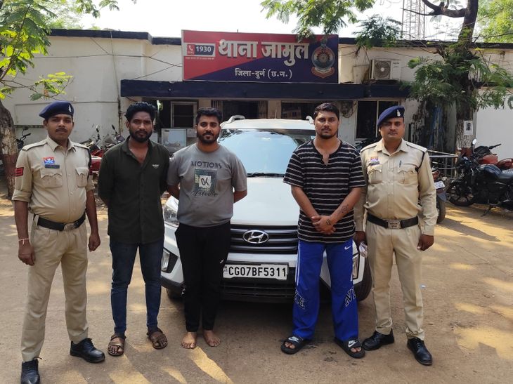 दुर्ग में ऑनलाइन सट्टा चलाने वाले 3 आरोपी गिरफ्तार:  पुलिस ने रेड कार्रवाई कर पकड़ा, ‘BET BHAI 9’ लिंक से लगाते थे दांव, कार-स्कूटी जब्त – durg-bhilai News