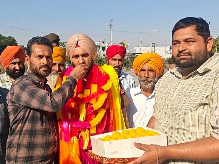 संगरूर के जसपाल सिंह बने लेफ्टिनेंट:  धूरी के देशभक्ति कॉलेज में हैं प्रोफेसर, परिजनों ने गांव पहुंचने पर ढोल-नगाड़ों से किया स्वागत – Sangrur News
