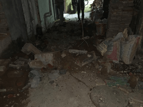 जालंधर में बारिश के बाद जर्जर इमारत का हिस्सा गिरा:  सूदां चौक में हनुमान मंदिर के पास हादसा,नंगी तारों के बीच बची लोगों की जान – Jalandhar News