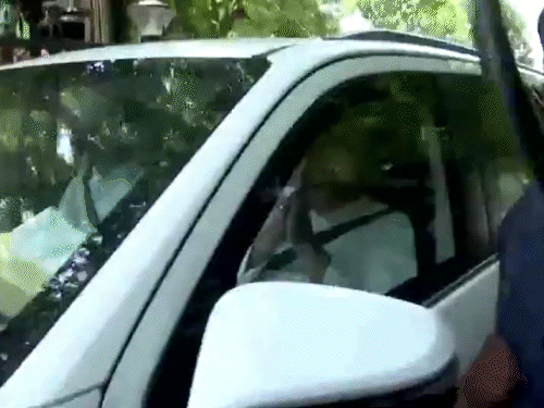 संसद पहुंचे नीतीश कुमार, राज्यसभा सांसद की लेंगे शपथ:मोदी-शाह से हो सकती है मुलाकात, हरिवंश तीसरी बार पहुंचे राज्यसभा