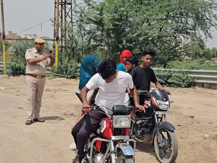 हनुमानगढ़ में सड़क सुरक्षा अभियान तेज, 80 चालान कटे:  घग्घर पुल पर नाकाबंदी, हेलमेट-सीट बेल्ट उल्लंघन पर कार्रवाई – Hanumangarh News