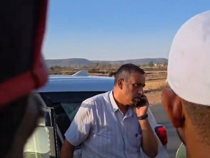 सीधी में खेत-तालाब निर्माण को लेकर विवाद:  रात में जेसीबी से खुदाई का आरोप, कलेक्टर से शिकायत – Sidhi News